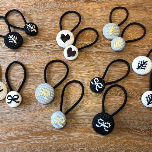 クロスステッチ刺繍くるみボタンヘアゴム(大)／リボン［選べる8