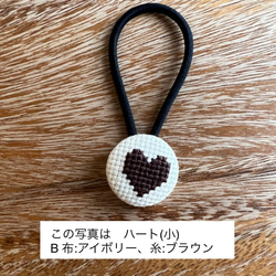 ひまわり刺繍2.2センチくるみボタンヘアゴム2点&5センチヘアピン ひまわり刺繍2.2センチくるみボタンヘアゴム2点&5センチヘアピン