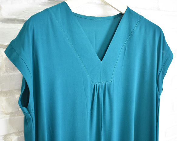 [再次上架] 簡單的 V 領連衣裙藍綠色 第7張的照片