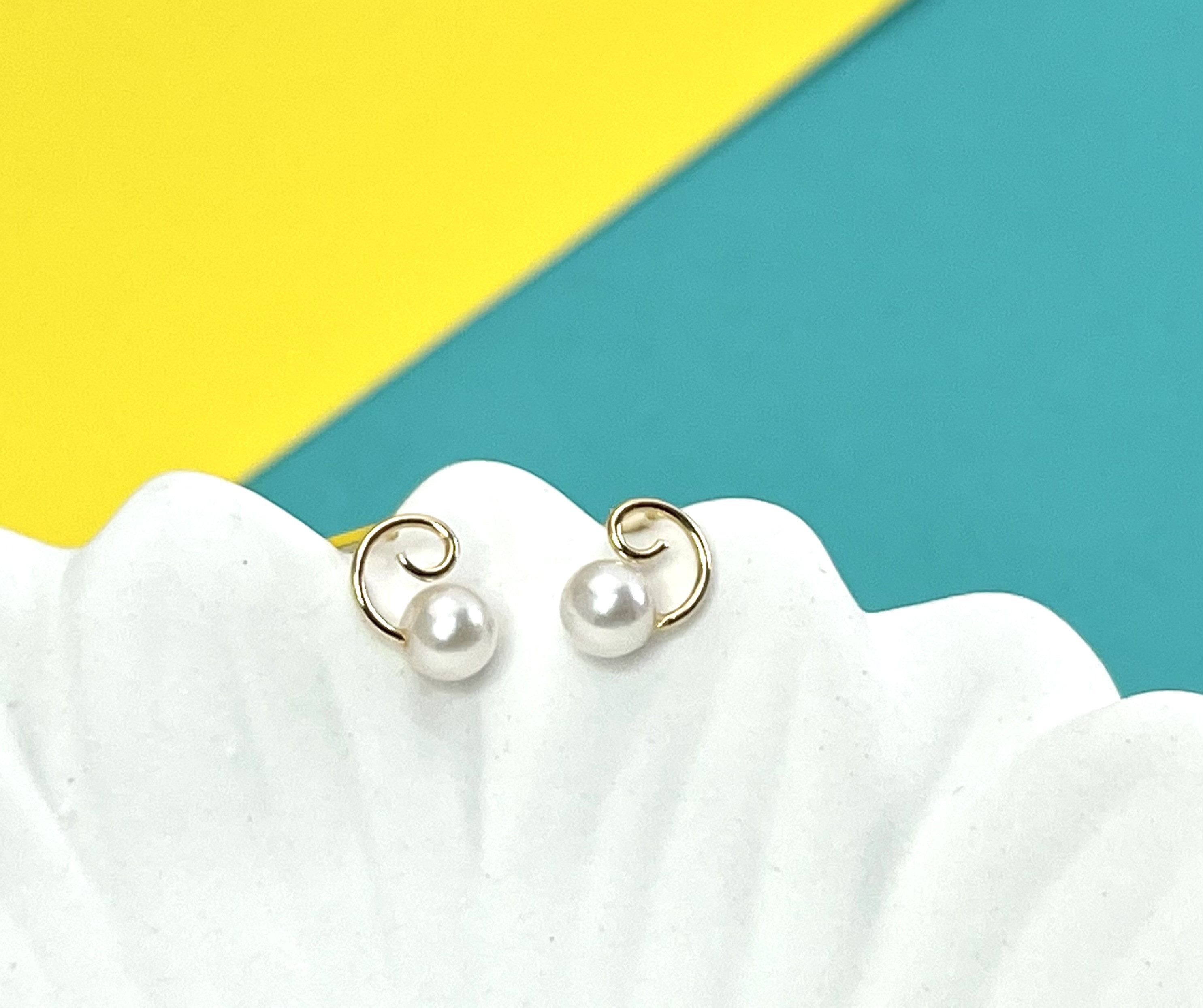 ～くるん～ No.2980 K18YG アコヤ真珠 ピアス