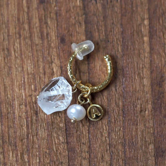 4way｜原水晶、淡水珍珠、字母吊飾自選耳夾｜EC48 第6張的照片