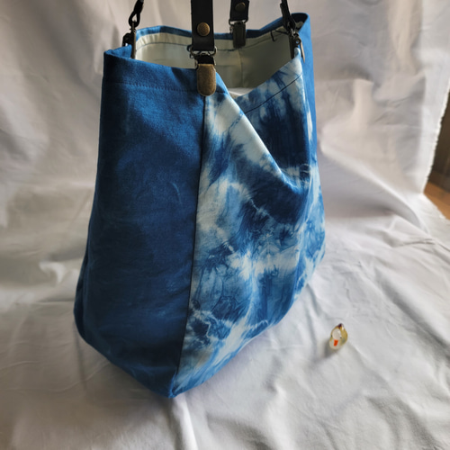 藍染トートバッグ 1点もの たっぷり収納 持ち手は本革 取り外し自由