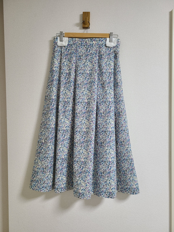 リトルガーデン60ローンの前タック、後ろゴムギャザーのスカート(スカート丈80cm) 1枚目の画像