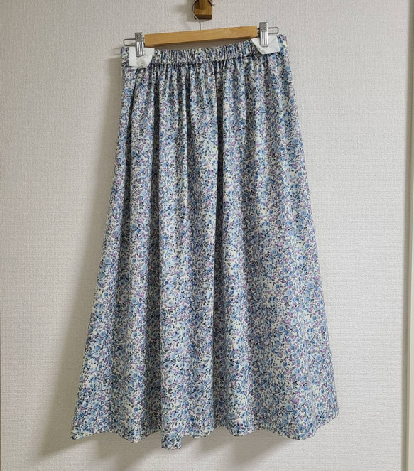 リトルガーデン60ローンの前タック、後ろゴムギャザーのスカート(スカート丈80cm) 2枚目の画像