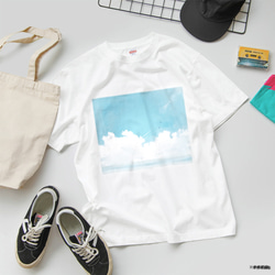 青空と海と飛行機雲のTシャツ 選べるサイズと生地 小さいサイズ・大きいサイズ・キッズ 1枚目の画像