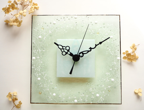 グラスグリーン【即納】かすみ草の壁掛け時計（M）電波時計に変更可 12枚目の画像