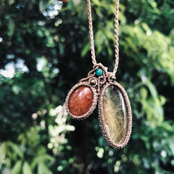 【瑠璃色】レピドライト＆ルチルクォーツのマクラメ編みネックレス　ペンダント 瑠璃色】レピドライト＆ルチルクォーツのマクラメ編みネックレス