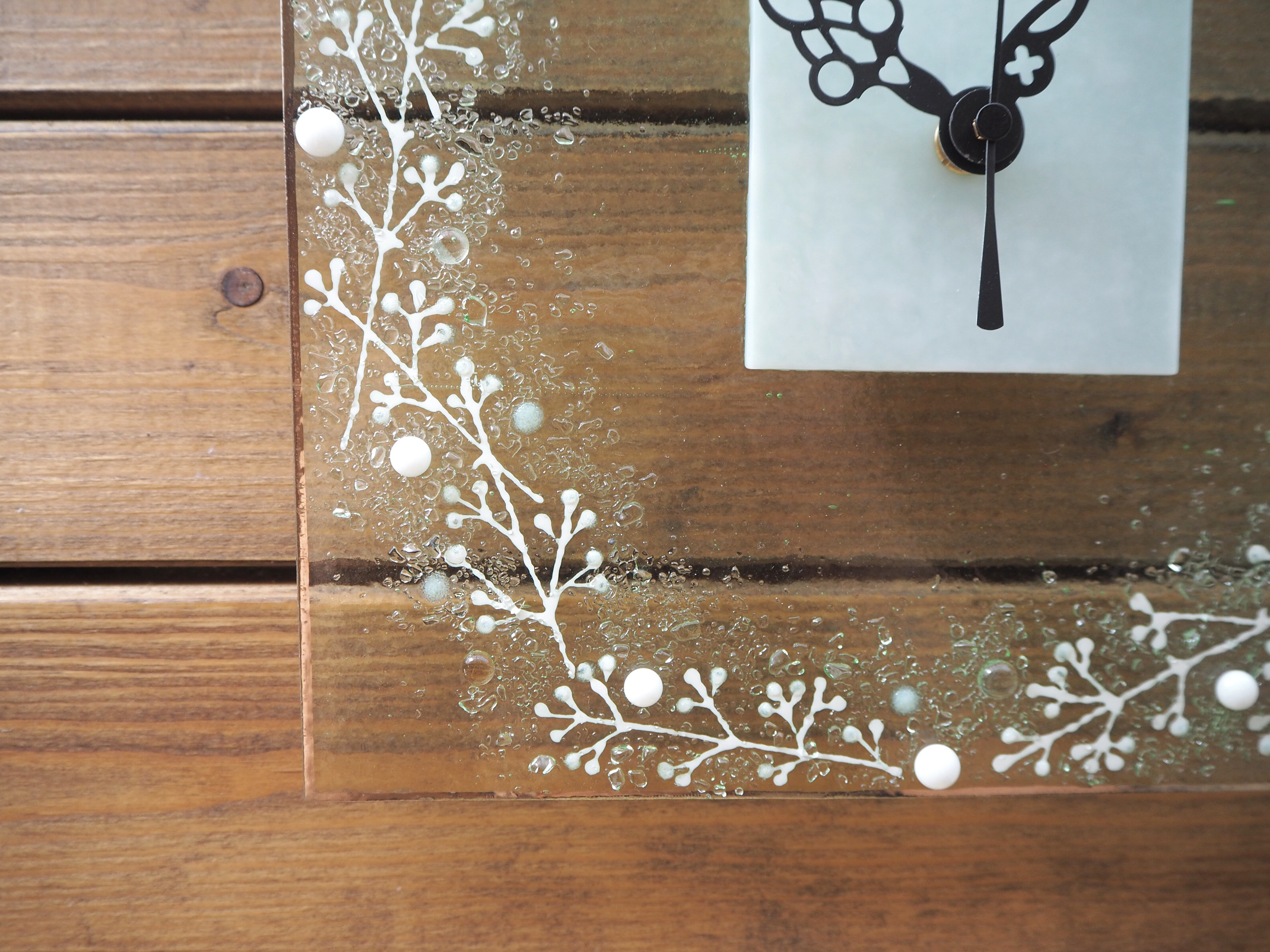 銀彩の縁取り【即納】かすみ草の壁掛け時計（L）電波時計に変更可