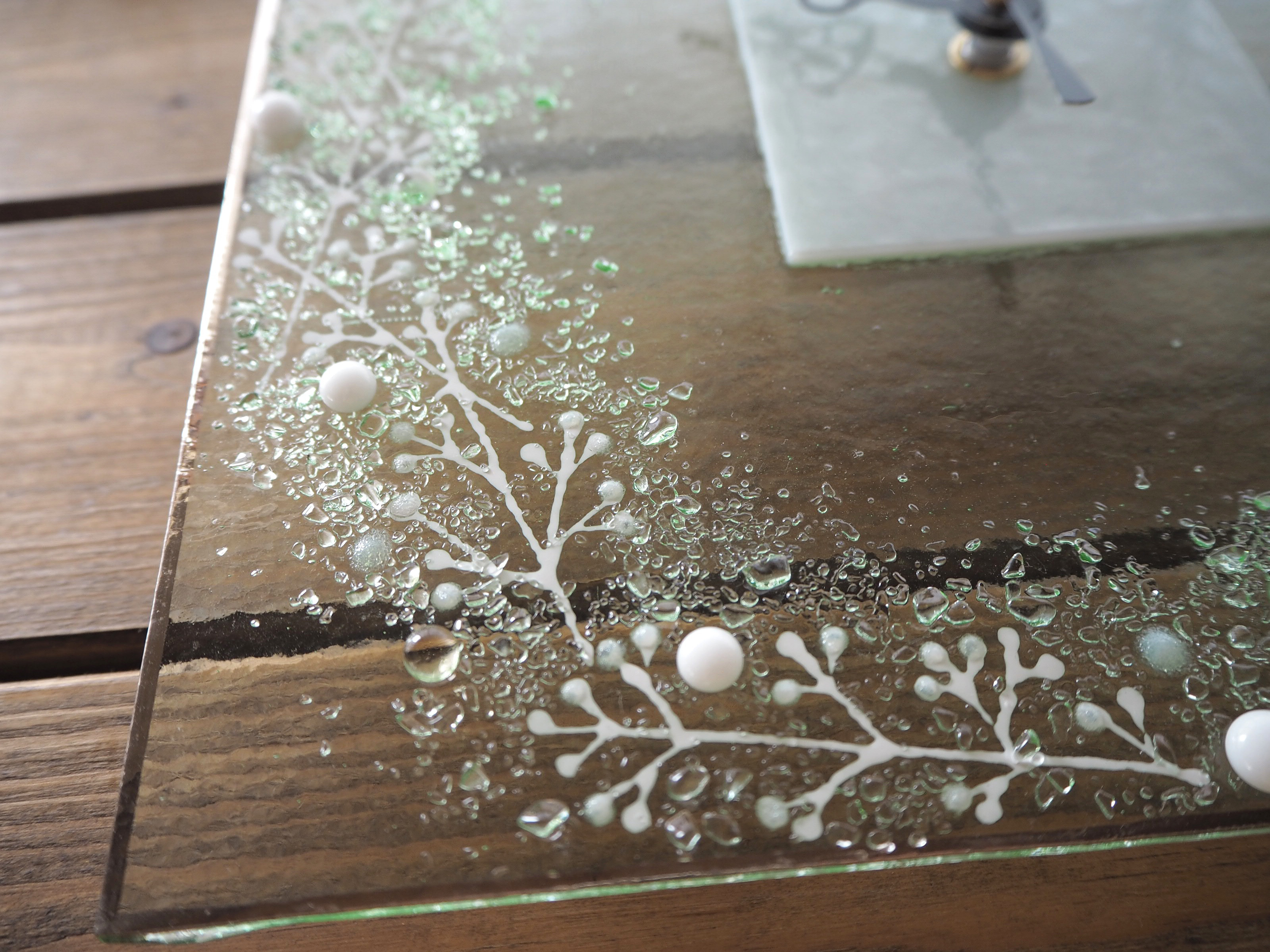 銀彩の縁取り【即納】かすみ草の壁掛け時計（L）電波時計に変更可