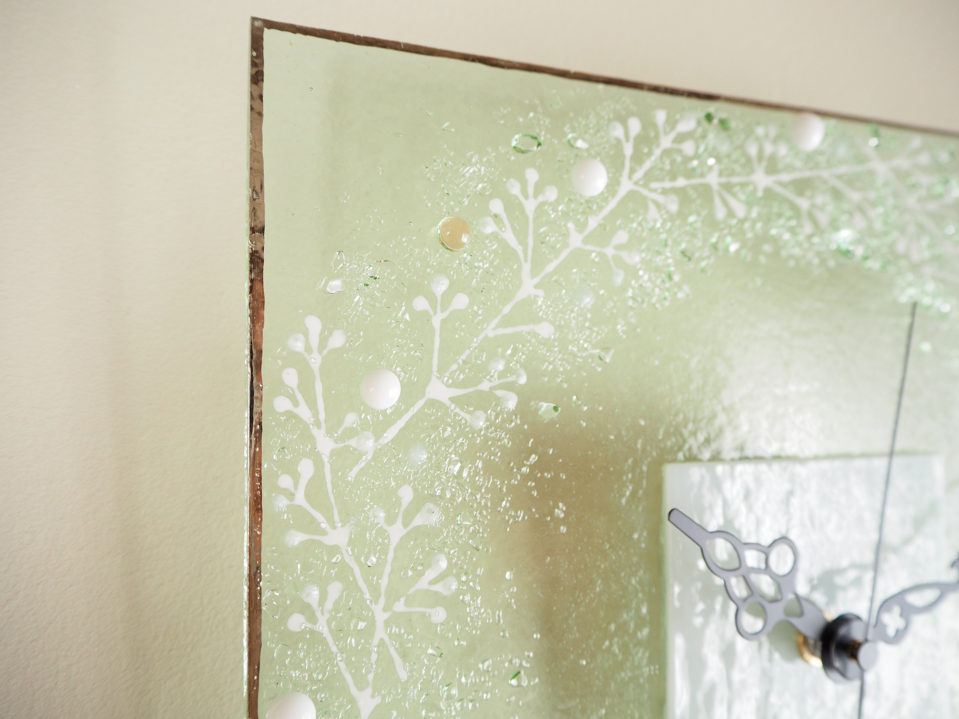 銀彩の縁取り【即納】かすみ草の壁掛け時計（L）電波時計に変更可