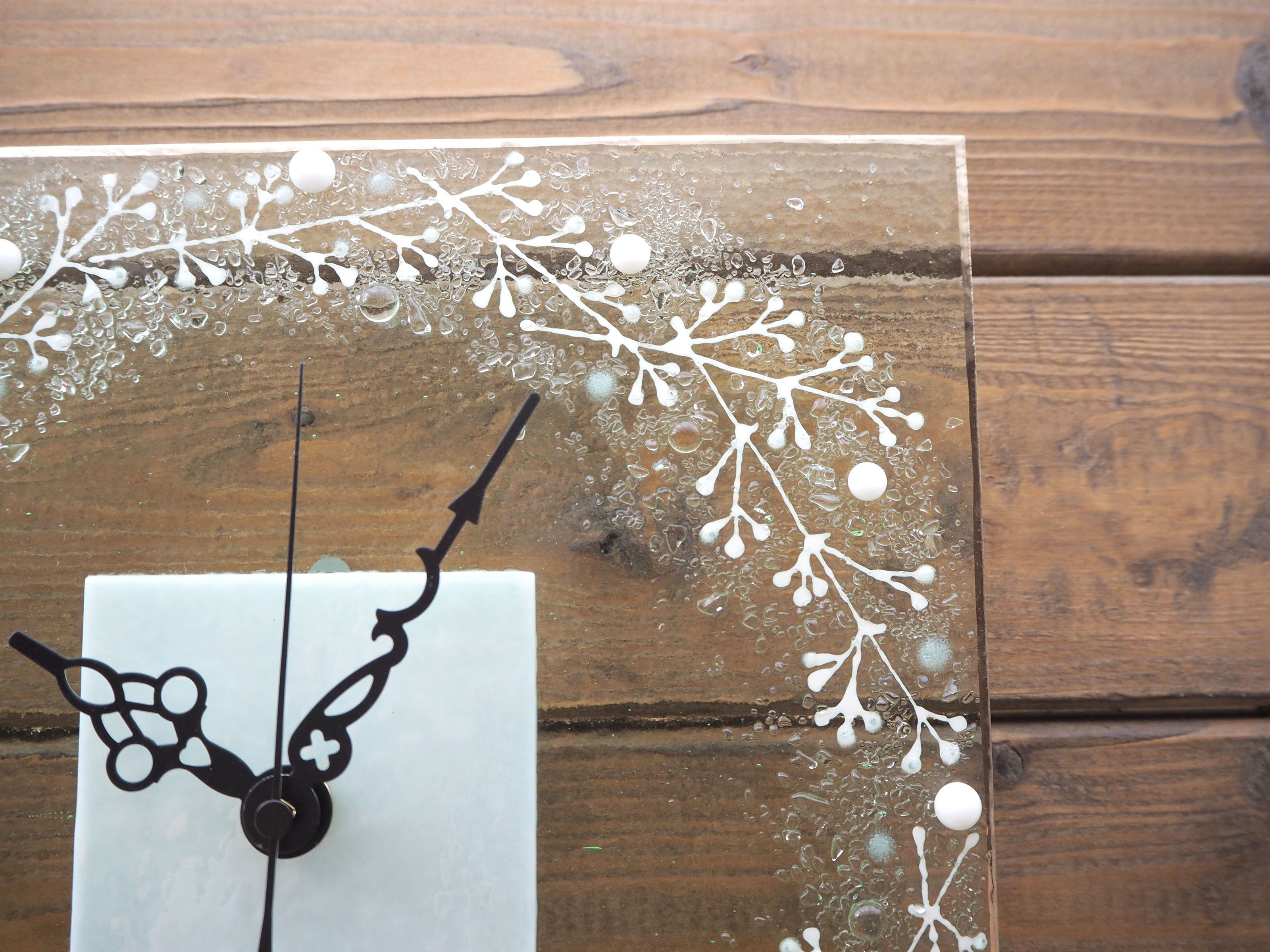 銀彩の縁取り【即納】かすみ草の壁掛け時計（L）電波時計に変更可