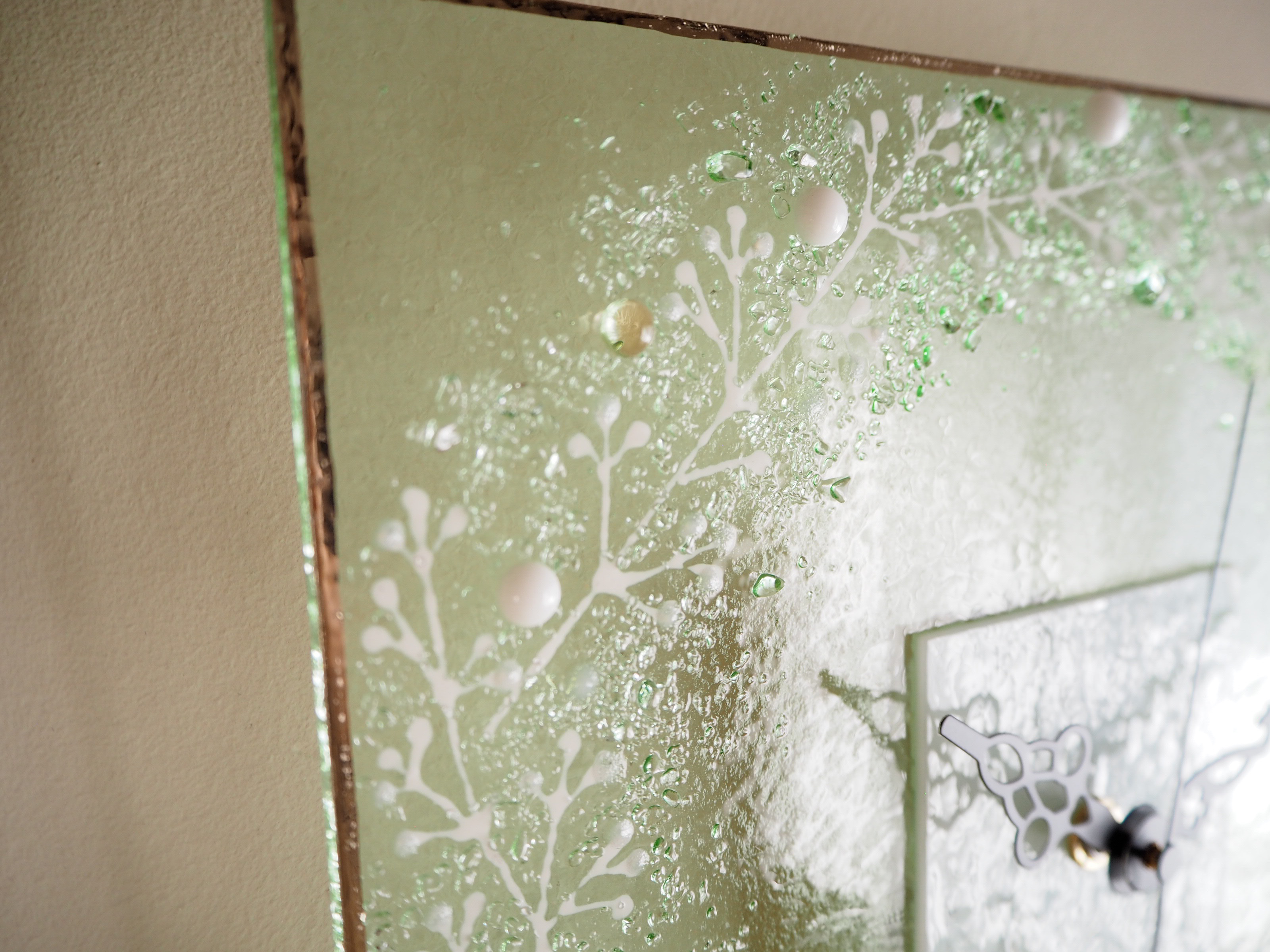 銀彩の縁取り【即納】かすみ草の壁掛け時計（L）電波時計に変更可