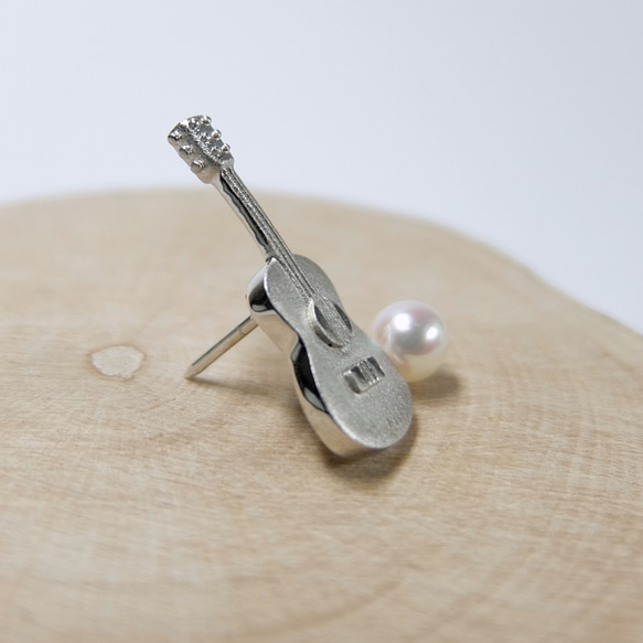 【アコヤ真珠】シルバー製ピンブローチ　ギター　B101 4枚目の画像