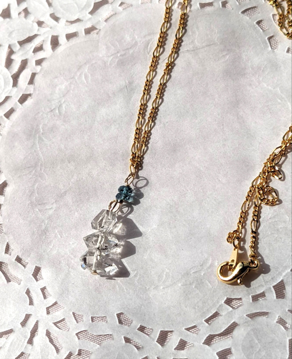 【プチゴージャス】ハーキマーダイヤモンドとブルートパーズのネックレス 3枚目の画像