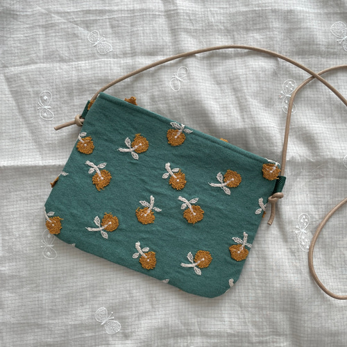 ミナペルホネン　ハンドメイドバッグ　楕円底タック入りショルダーバッグ ミナペルホネン ハンドメイドバッグ 楕円底タック入りショルダーバッグ