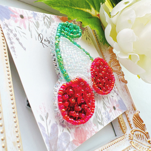 ビーズ刺繍ブローチ【さくらんぼ】 ブローチ Rabbit 通販
