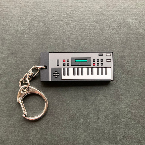 [鑰匙扣] Synth Rubber Keychain / 04: PCM SYNTHESIZER 第2張的照片