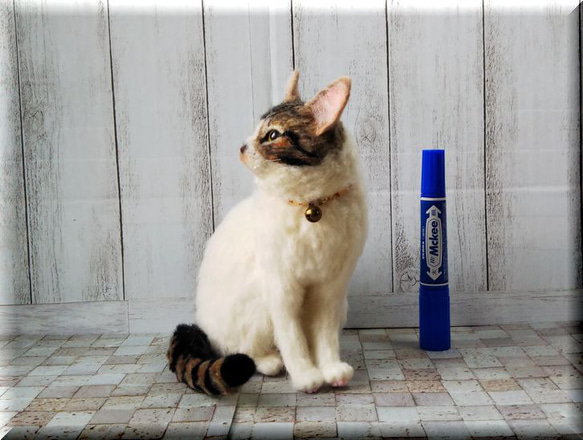 羊毛フェルト　猫　キジシロ猫さん　キジ白　　ねこ　ネコ　猫フィギュア 3枚目の画像