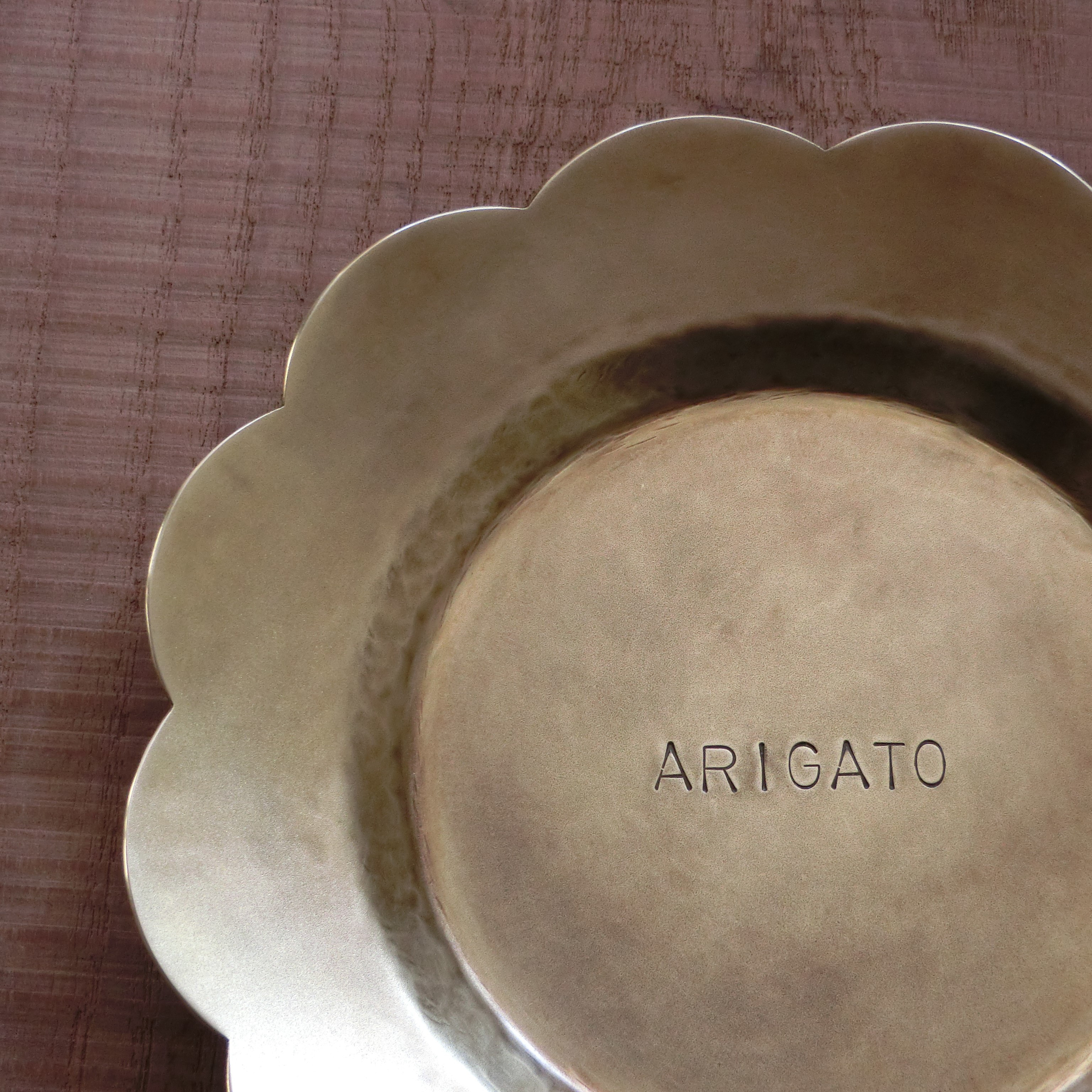 アンティーク風　真鍮トレイ　名入れ　文字入れ　花　キャッシュトレー 開店祝い