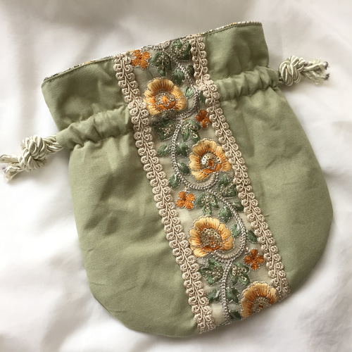 519»◤完売◢ まんまる巾着ポーチ⸜ ෆ ⸝‍インド刺繍リボン