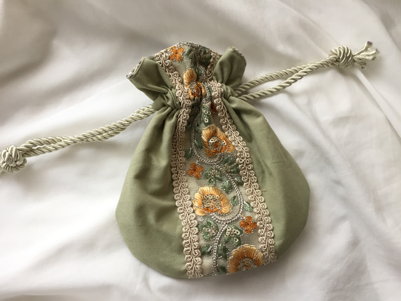 インド刺繍 リボン まんまる 丸巾着 ポーチ グリーン 巾着袋 インド刺繍 リボン まんまる 丸巾着 ポーチ グリーン 巾着袋