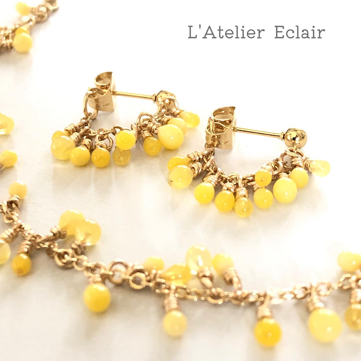 ミモザ色の華奢なピアス&ブレスレット 花 ワイヤー×レジン