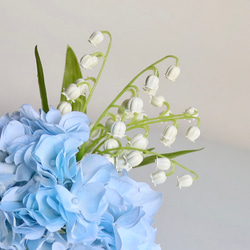 「永遠盛開」淡藍色繡球花和鈴蘭（免費禮品包裝） 第2張的照片