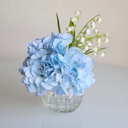 「永遠盛開」淡藍色繡球花和鈴蘭（免費禮品包裝） 第3張的照片