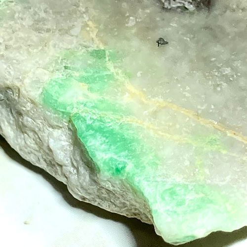 浮気封じ】エメラルド ラフストーン原石