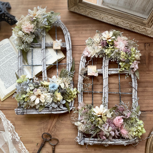 魔女の棲む森 ～空に咲いた窓譜～ ドライフラワー リース フレーム 窓枠 魔女の棲む森 ～空についた窓～ ドライフラワー リース フレーム