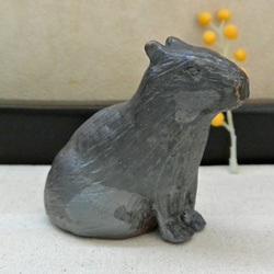 カピバラ　陶芸置き物　大きいネズミ　お座りカピバラ　手作り陶芸　陶器の置物 6枚目の画像