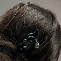 〈黒蝶真珠の簪〉黒檀　リバーシブル　オトナ　揺れる　四葉　母貝　髪が多い　 2枚目の画像