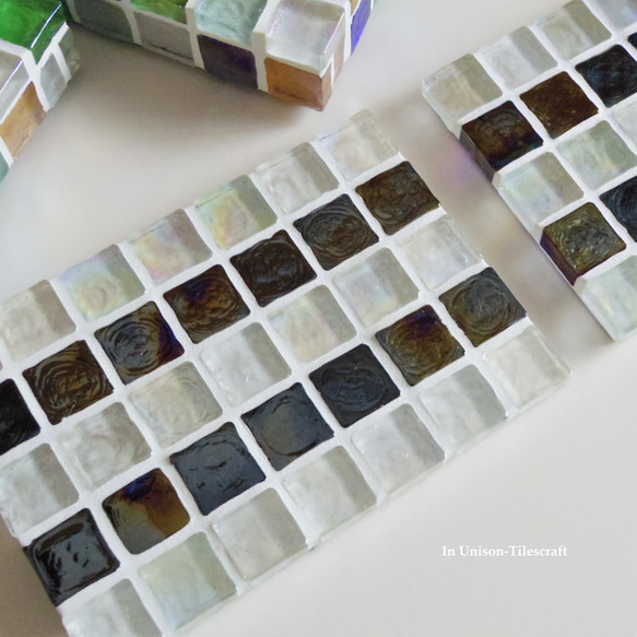 【R様オーダー品・カラーサイズ変更】ガラスタイルのディスプレイトレイ（飾り台・小物置き） 7枚目の画像