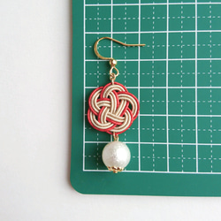 水引梅花とコットンパール　大人可愛いピアス・イヤリング《勿忘草》    和モダン 青　金  アレルギー対応 8枚目の画像