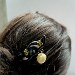〈大玉真珠の簪〉黒檀　リバーシブル　オトナ　揺れる　四葉　髪が多い　 1枚目の画像