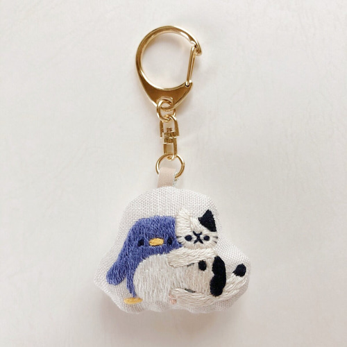 ペンギンと猫の刺繍キーホルダー キーリング ちむねこ 通販