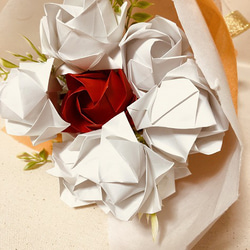 折り紙 バラの花束 白10本＋赤1本 ブーケ 白 ホワイト 赤 レッド 2枚目の画像
