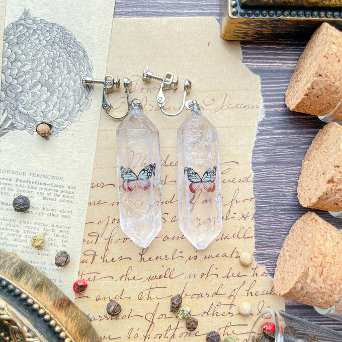 【イヤリング】水晶標本【アサギマダラ】