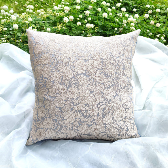 雑貨屋・仕入れ】花柄クッションカバー（刺繍・ハンドメイド）