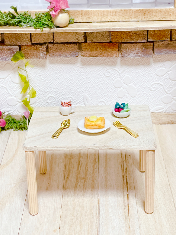 【ミニチュアフード】モーニングセットA(3Dラテアート、バタートースト、サラダ) フェイクフード  ミニチュア 4枚目の画像