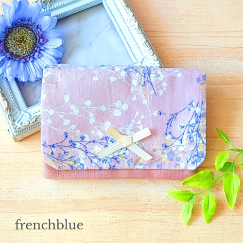 ✳︎ハンドメイド✳︎ポーチ付きティッシュケース　花柄　ブルー 移動ポケット ポケットティッシュ入れ付き 花柄ブルーの大人