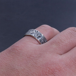 指輪 メンズ : 和mixture ring 幅8mm 菊紋 八咫烏 金鎚 ブランド シルバーリング 14～27号 8枚目の画像