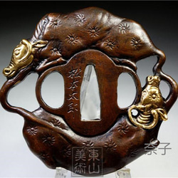 唐銅細工 金メッキ 雙牛紋鍔 松本太郎在銘 刀装具 武具 美品 1枚目の画像