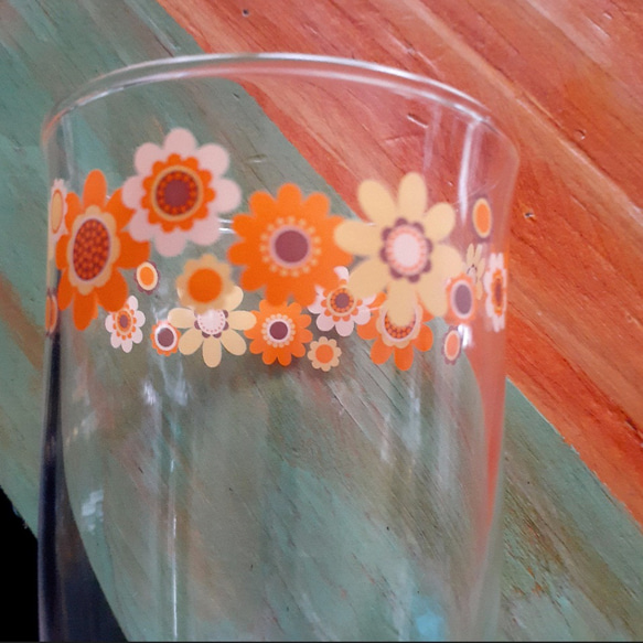 レトロなお花のペアビアグラス 5枚目の画像