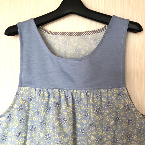 ぴぴ　保育士エプロン　エプロン　ハンドメイド ぴぴ様専用 保育士エプロン エプロン ハンドメイド - メルカリ