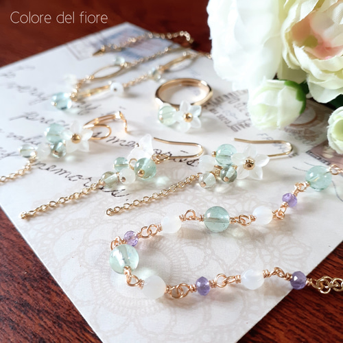 再販☆グリーンフローライトとお花ꕥとホワイトムーンストーンの  