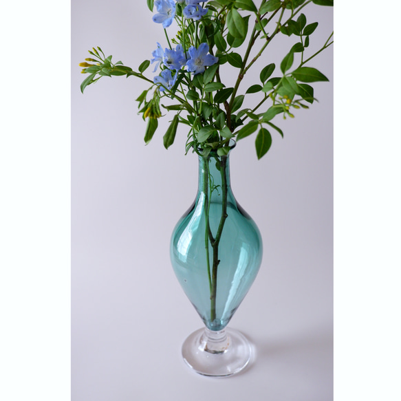 Tall Green Foot Vase 2枚目の画像