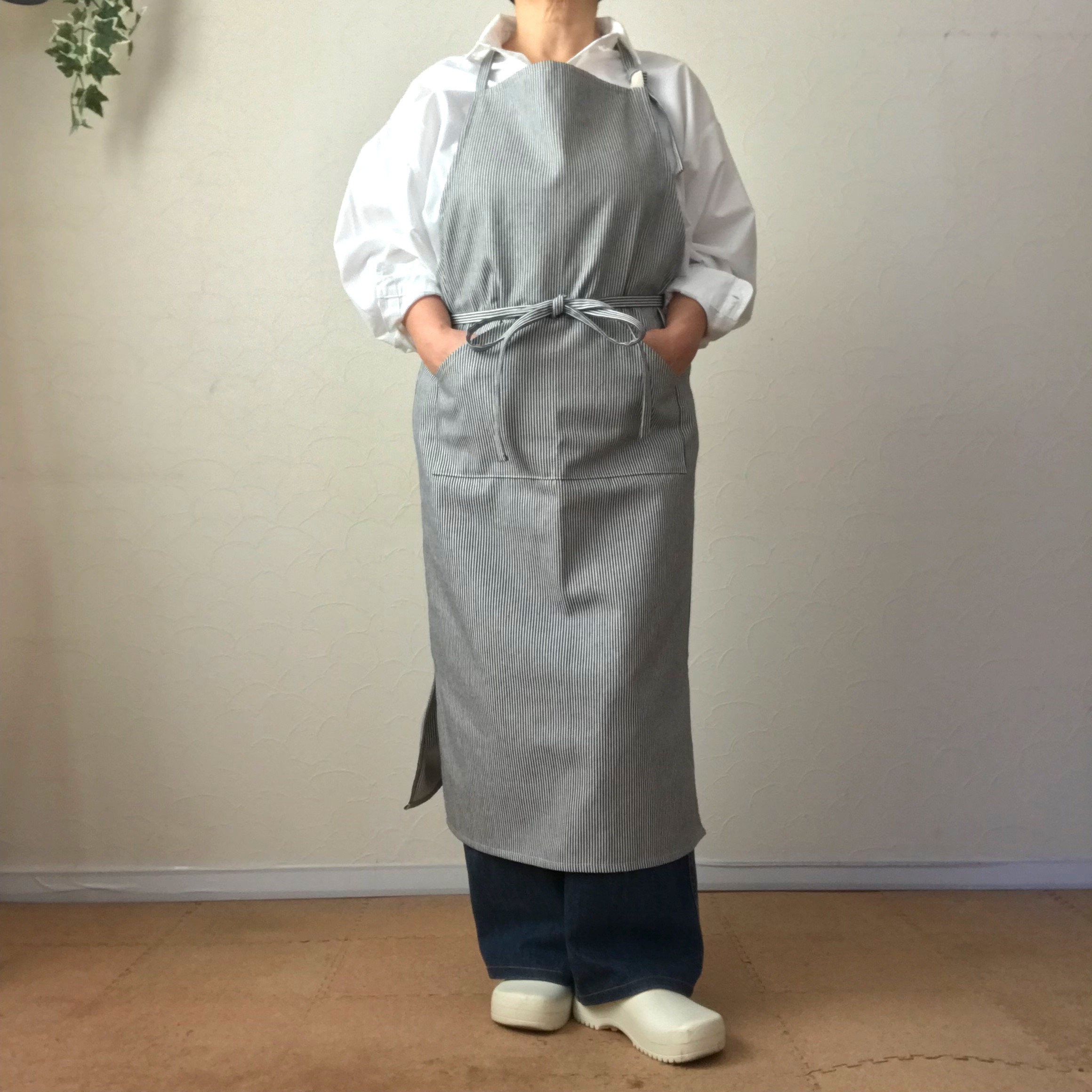 【受注製作】ヒッコリーデニム ロング丈フルカバーエプロン◾️キナリ×ネイビー ストライプ 4,838円