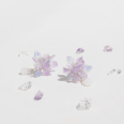 紫陽花と雫のピアス・イヤリング 1枚目の画像