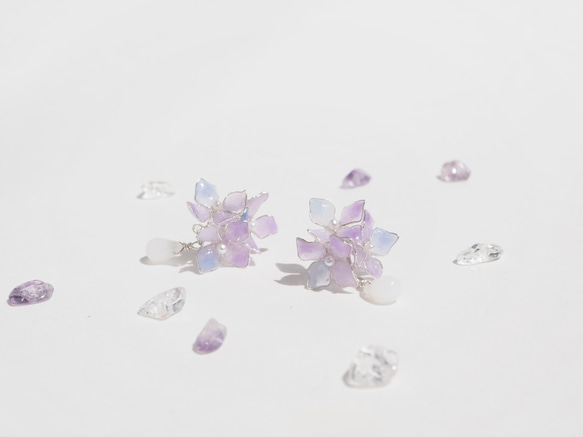 紫陽花と雫のピアス・イヤリング 1枚目の画像